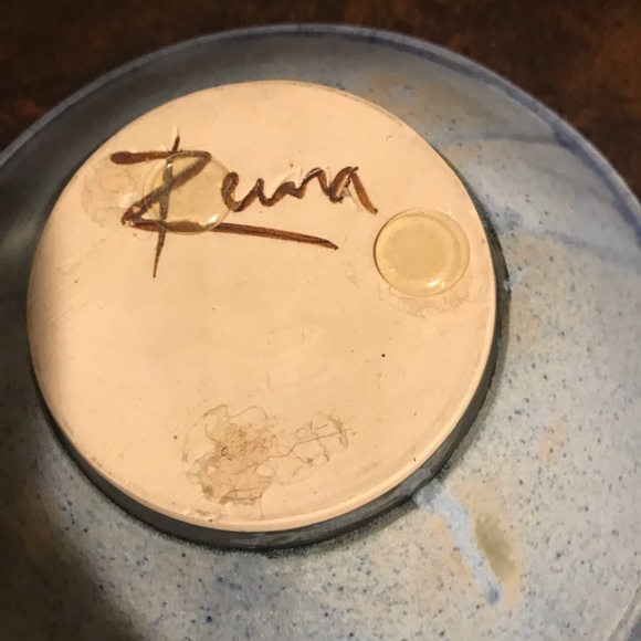 ARTISAN DESIGNED AND SIGNED  POTTERY - Picture 4 of 12